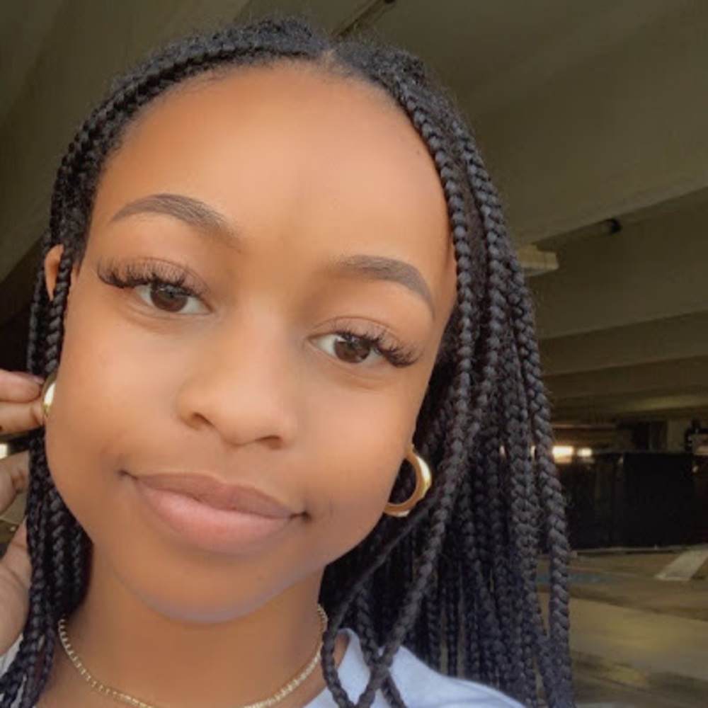 Meet your Posher, Nia